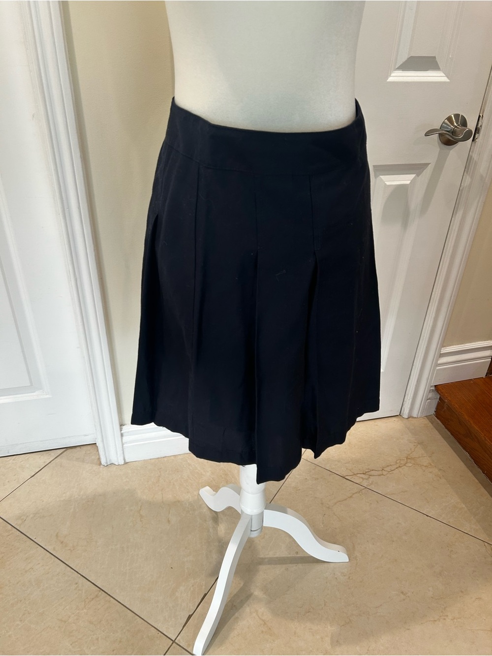 Ann Taylor Black Pleated A-Line Knee Length Career Skirt Classic Chic - Picture 3 of 8